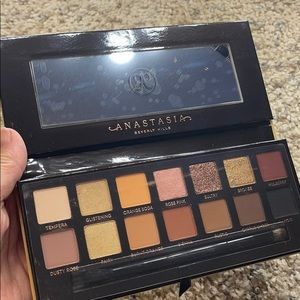 Anastasia Beverly Hills soft glam pallet